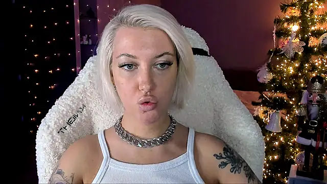 tykioty Miley online show from 12-22-24, 01:33