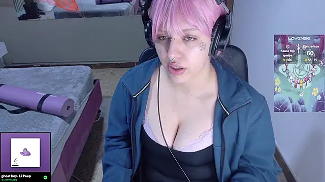 Snapshot of Eli666uwu chatting on 10-20-25, 04:07 Eli666uwu online show from 10-20-25, 04:07