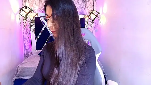 Karla hernandez  online show from 10-18-25, 11:33