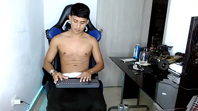 Snapshot of Juan_da01 chatting on 02-27-25, 12:32 Juan da01 online show from 02-27-25, 12:32