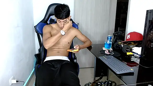 Snapshot of Juan_da01 chatting on 03-08-25, 01:06 Juan da01 online show from 03-08-25, 01:06