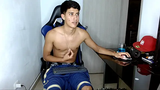 Snapshot of Juan_da01 chatting on 03-21-25, 03:33 Juan da01 online show from 03-21-25, 03:33