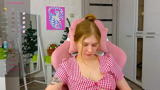 Snapshot of TrissMerigold9 chatting on 01-11-26, 09:36 TrissMerigold9 online show from 01-11-26, 09:36