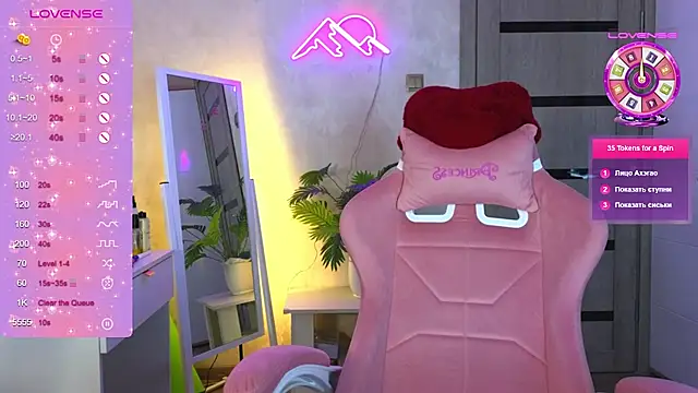 Snapshot of TrissMerigold9 chatting on 02-15-26, 11:45 TrissMerigold9 online show from 02-15-26, 11:45