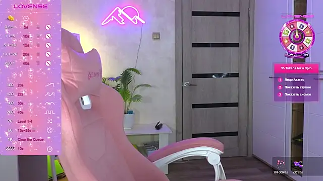 Snapshot of TrissMerigold9 chatting on 02-25-26, 08:24 TrissMerigold9 online show from 02-25-26, 08:24