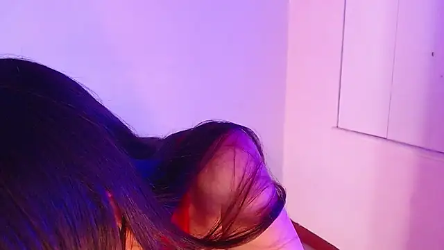 AnnaliOlsenX online show from 12-17-24, 08:10