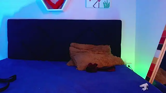 AnnaliOlsenX online show from 12-19-24, 07:29