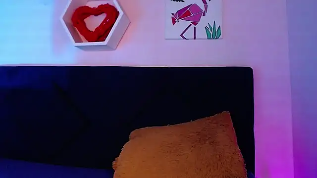 AnnaliOlsenX online show from 12-21-24, 04:14