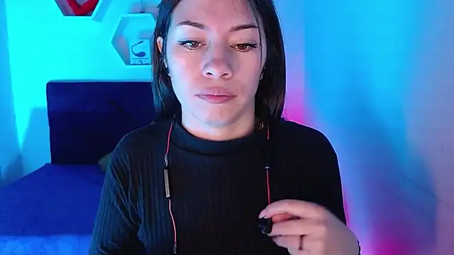 AnnaliOlsenX online show from 12-30-24, 05:23