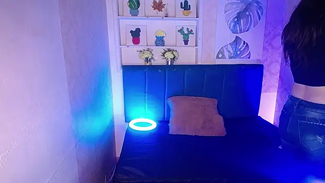 AnnaliOlsenX online show from 02-19-25, 01:50