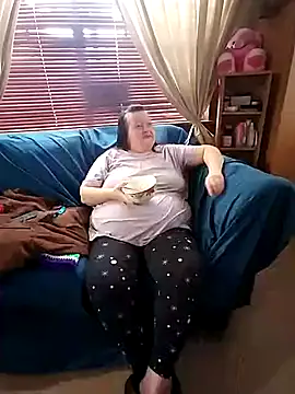 Snapshot of Bayou_Woman68 chatting on 12-13-25, 08:47 Bayou Woman68 online show from 12-13-25, 08:47