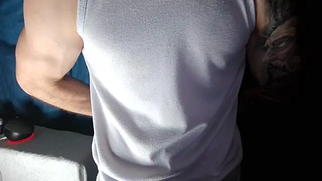 Snapshot of Kenner_fox77 chatting on 12-29-24, 01:24 Kenner fox77 online show from 12-29-24, 01:24