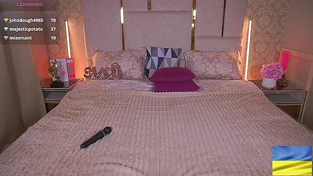 SusieWood online show from 02-25-25, 12:14