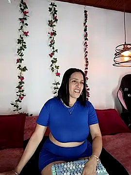 Snapshot of ariana_lavoie- chatting on 10-29-25, 09:16 ariana lavoie- online show from 10-29-25, 09:16