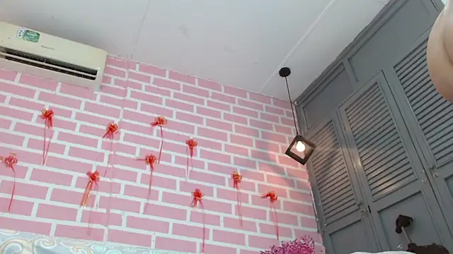 emy 0 online show from 02-19-25, 07:59