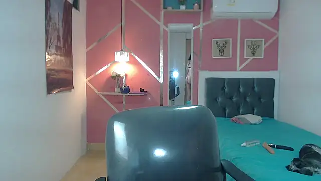 emy 0 online show from 02-21-25, 06:18