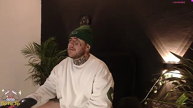 Snapshot of Ash_gusbig chatting on 02-01-25, 02:58 Ash gusbig online show from 02-01-25, 02:58