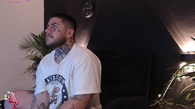 Snapshot of Ash_gusbig chatting on 02-12-25, 03:18 Ash gusbig online show from 02-12-25, 03:18