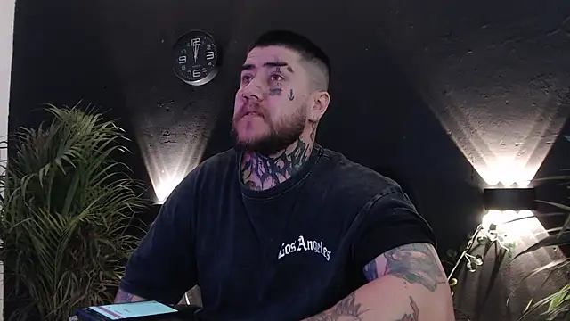 Snapshot of Ash_gusbig chatting on 03-15-25, 01:18 Ash gusbig online show from 03-15-25, 01:18