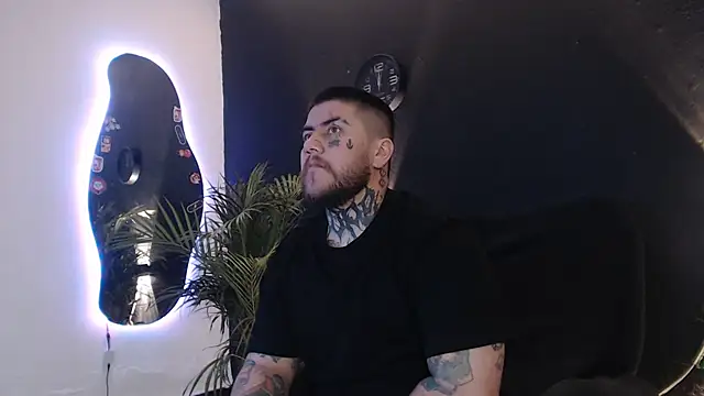 Snapshot of Ash_gusbig chatting on 03-18-25, 02:15 Ash gusbig online show from 03-18-25, 02:15