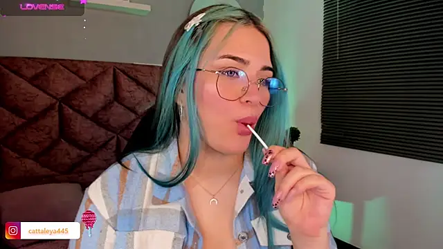 cattaleya    online show from 01-10-25, 03:07