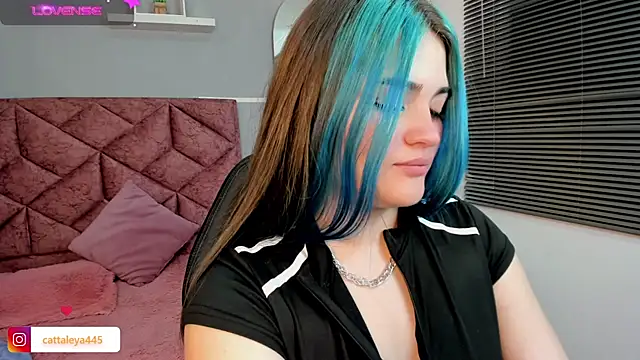 cattaleya    online show from 01-28-25, 04:50