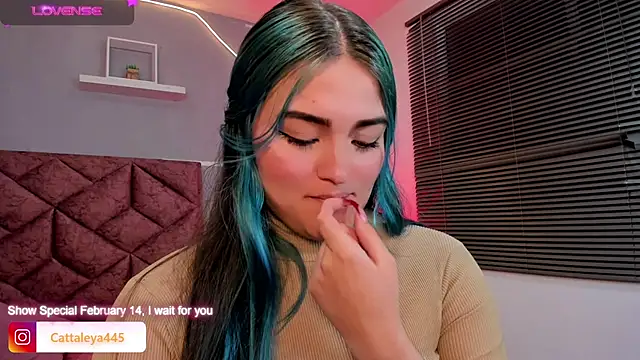 cattaleya    online show from 02-13-25, 06:09