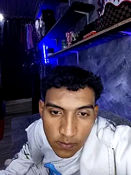 Snapshot of Lian_Lee chatting on 04-04-26, 01:26 Lian Lee online show from 04-04-26, 01:26