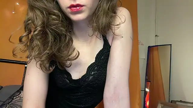 MikkyMoony online show from 10-31-25, 06:42