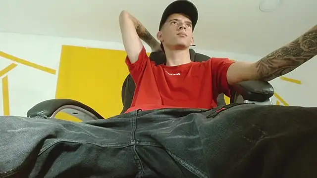 Snapshot of FrannBoy chatting on 03-01-25, 01:00 FrannBoy online show from 03-01-25, 01:00