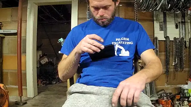 Bigoleslong98765 online show from 11-17-25, 04:18