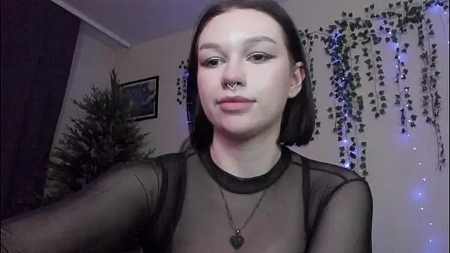 Snapshot of Emmy_m00n chatting on 12-04-24, 11:41 Emmy m00n online show from 12-04-24, 11:41