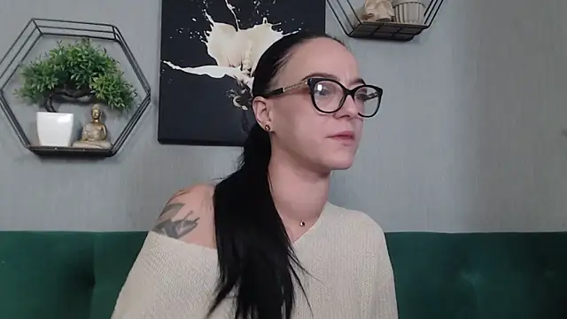 Snapshot of IzabelllNoir chatting on 02-02-26, 06:45 IzabelllNoir online show from 02-02-26, 06:45