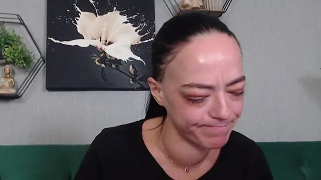 Snapshot of IzabelllNoir chatting on 02-10-26, 11:03 IzabelllNoir online show from 02-10-26, 11:03