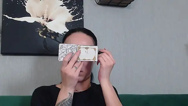 Snapshot of IzabelllNoir chatting on 02-12-26, 08:53 IzabelllNoir online show from 02-12-26, 08:53