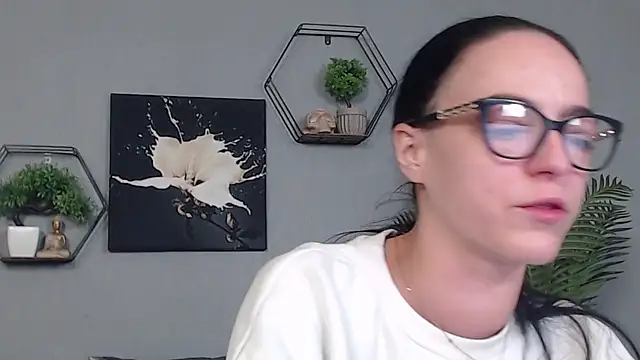 Snapshot of IzabelllNoir chatting on 02-24-26, 08:23 IzabelllNoir online show from 02-24-26, 08:23