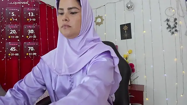 AishaAmin  online show from 10-17-25, 12:19