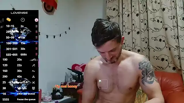 cuple hoot  online show from 10-31-25, 03:46