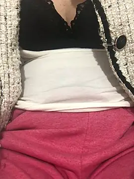 Snapshot of MLEM99HONEY chatting on 01-06-25, 07:02 MLEM99HONEY online show from 01-06-25, 07:02