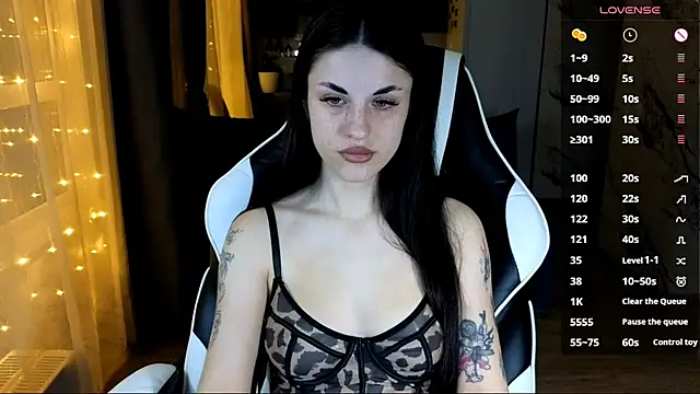 Snapshot of Mary___Moore chatting on 11-22-25, 11:48 Mary Moore online show from 11-22-25, 11:48