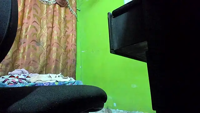 Snapshot of Brenda_Smith69 chatting on 10-13-25, 09:04 Brenda Smith69 online show from 10-13-25, 09:04