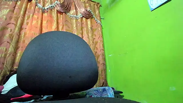 Snapshot of Brenda_Smith69 chatting on 10-22-25, 09:25 Brenda Smith69 online show from 10-22-25, 09:25