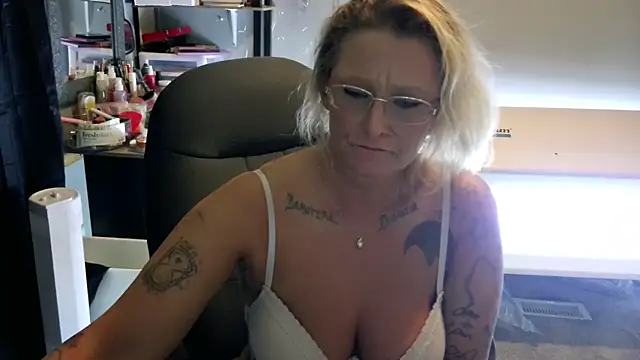 Lisalovely6981 online show from 01-08-25, 10:26