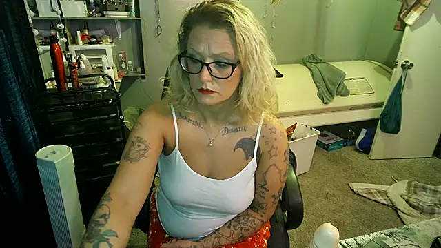 Lisalovely6981 online show from 02-21-25, 01:00