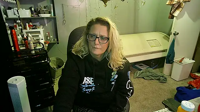 Lisalovely6981 online show from 02-22-25, 09:34