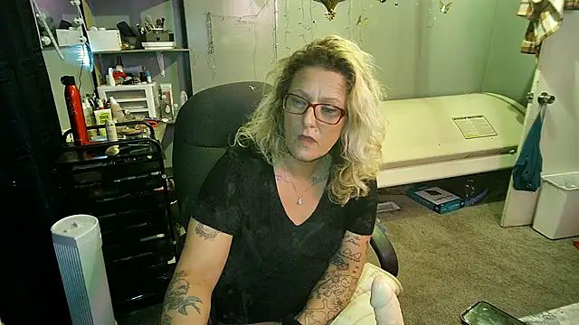 Lisalovely6981 online show from 02-25-25, 12:24