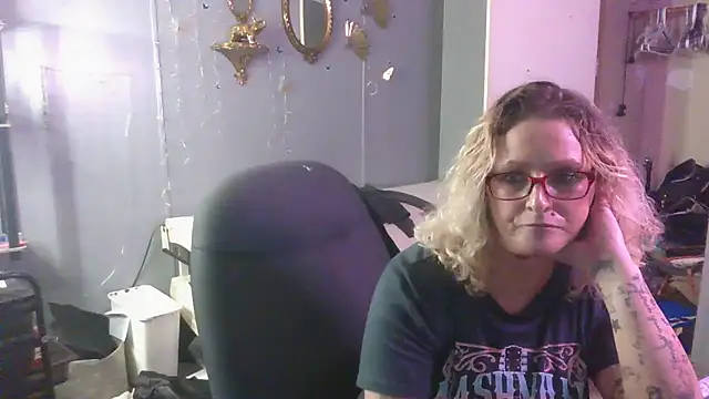 Lisalovely6981 online show from 03-17-25, 04:22