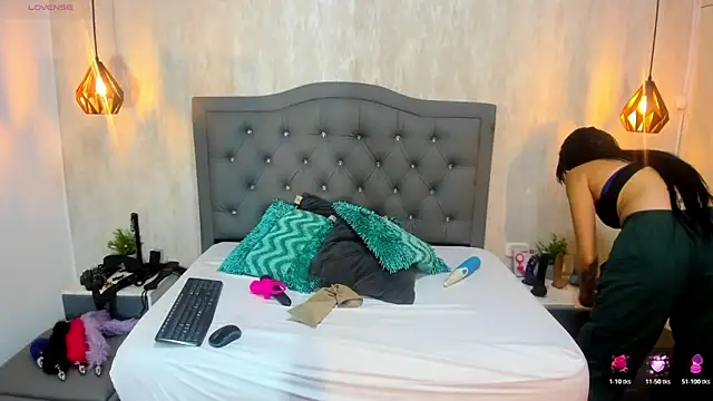 ana parker online show from 04-16-26, 07:03