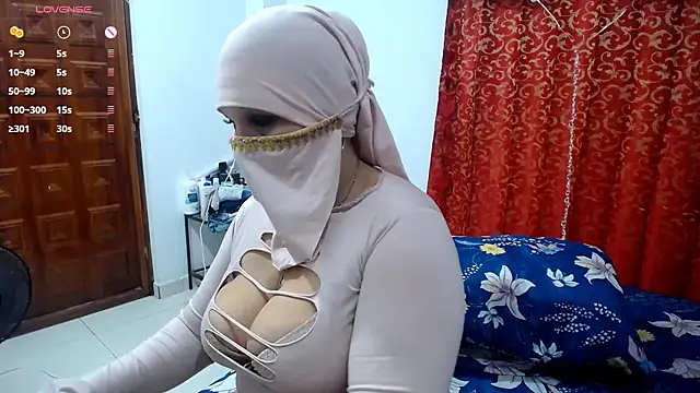 Snapshot of Uzziah_Sabag chatting on 02-11-26, 02:16 Uzziah Sabag online show from 02-11-26, 02:16