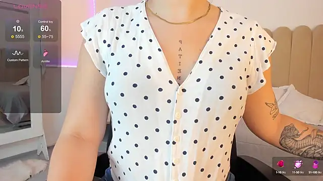 anna-henao online show from 12-23-24, 12:19